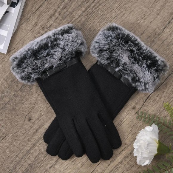 Black Cashmere Warm Gloves with Faux Fur and Equipped Touch Screen Friend… - Picture 4 of 11